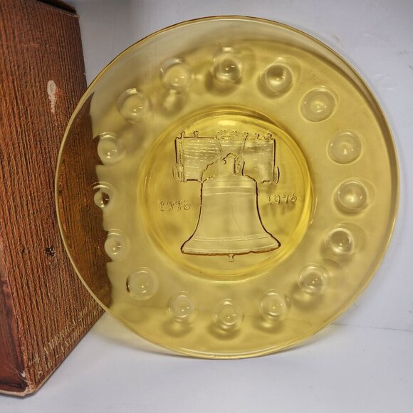 American Bicentennial Amber 8" Salad Plates with Original Box Anchor Hocking - Picture 11 of 12